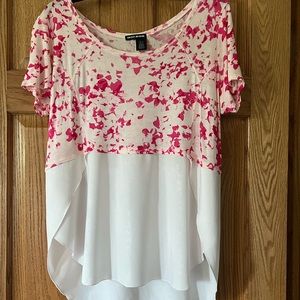 Cute DKNY top.  Perfect for summer.
